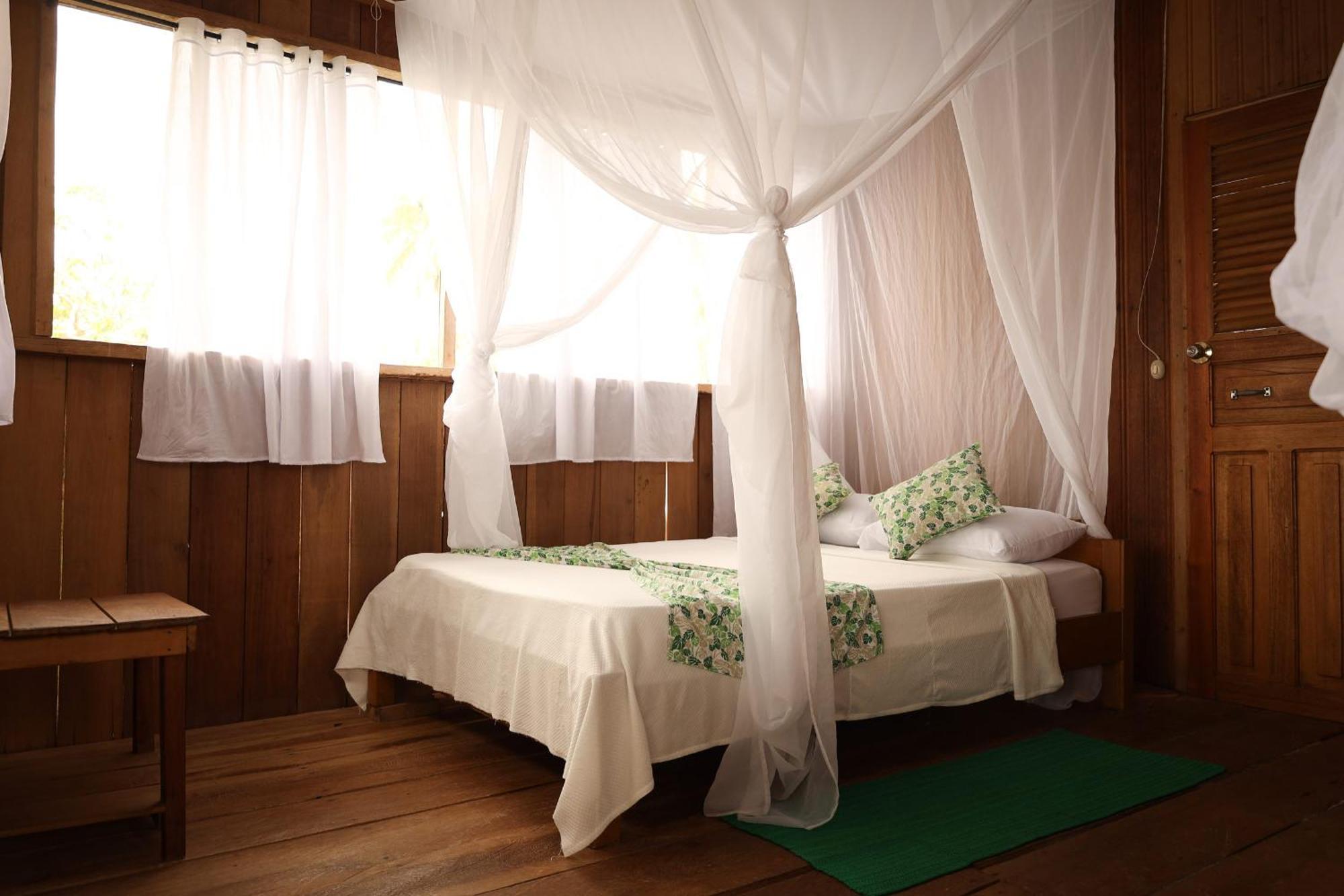 La Ceiba, Amazonas Hotel เลติเซีย ภายนอก รูปภาพ
